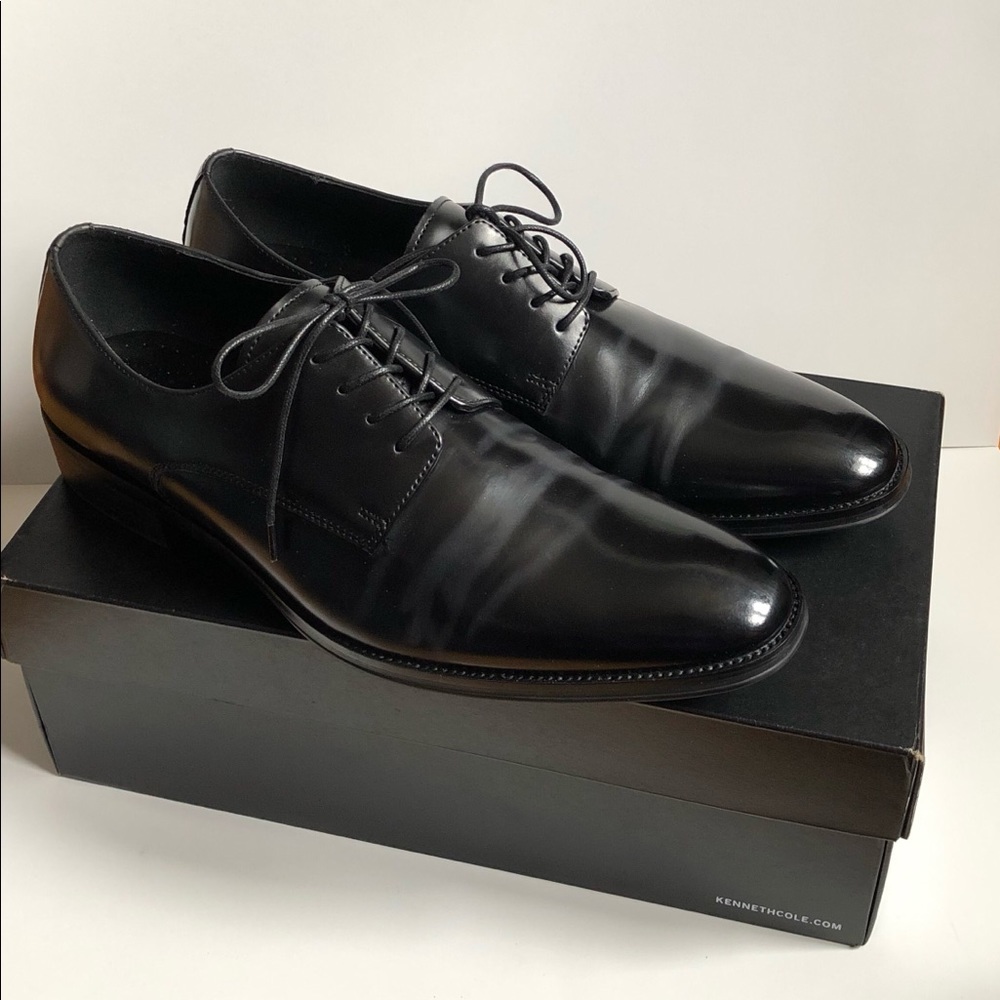 (SOLD)  Black Kenneth Cole Shoes